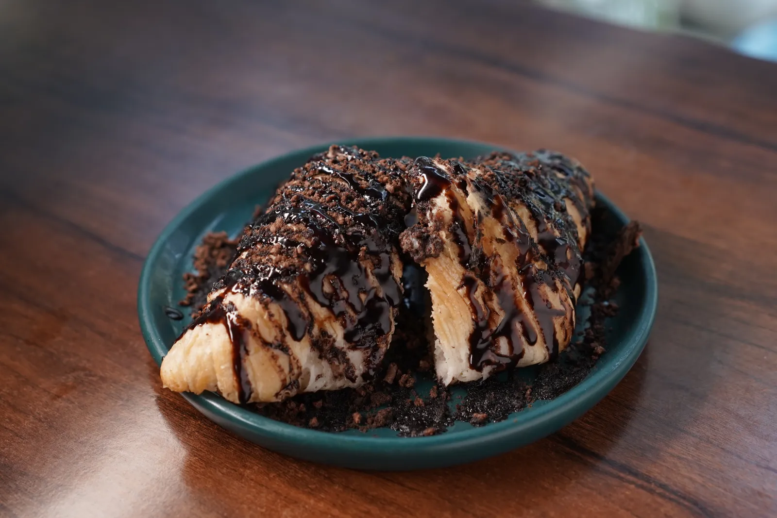 CHOCOLATE CROISSANT